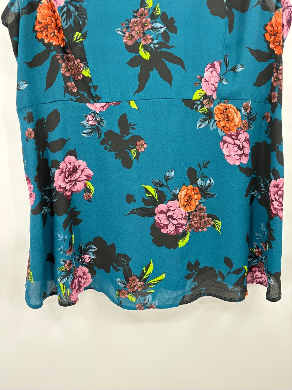 Torrid Teal Floral Tie-Front Sleeveless Top - Picture 10 of 13